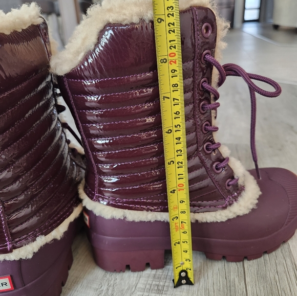 Hunter Snow Purple /  Burgundy Glossy Boots with Fur Lining size 6 - Picture 11 of 11